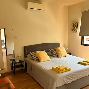 Extremely Comfy With Spacious Private Terrace 10min Walk To The & In Town Dom wakacyjny